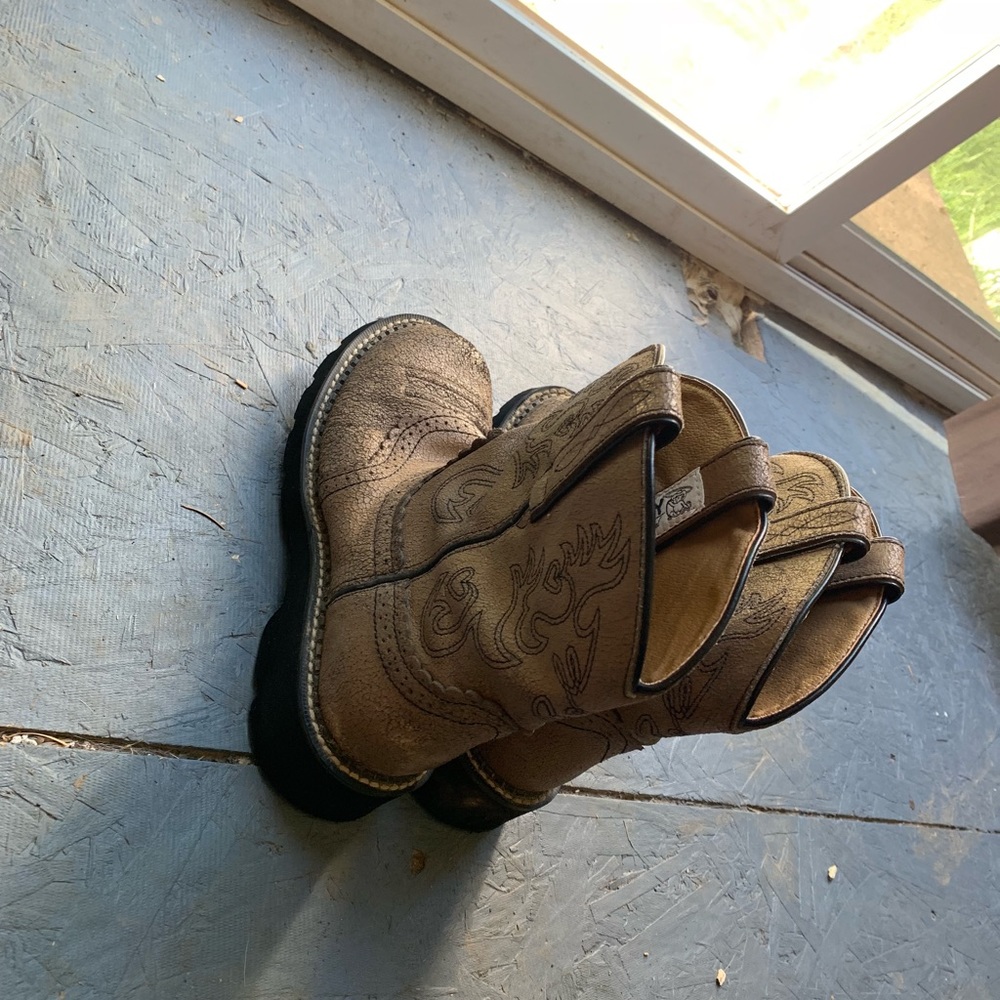 Mocha brown Ariat fat baby cowgirl boots